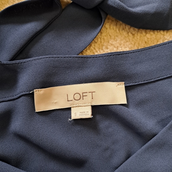 Loft Blouse Tie Back Blue Women's Small V-neck Long Sleeved Gathered Shoulder - Picture 4 of 16